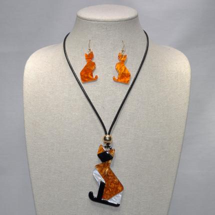 Lucite Cat Necklace Set