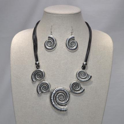 Nautilus Necklace Set