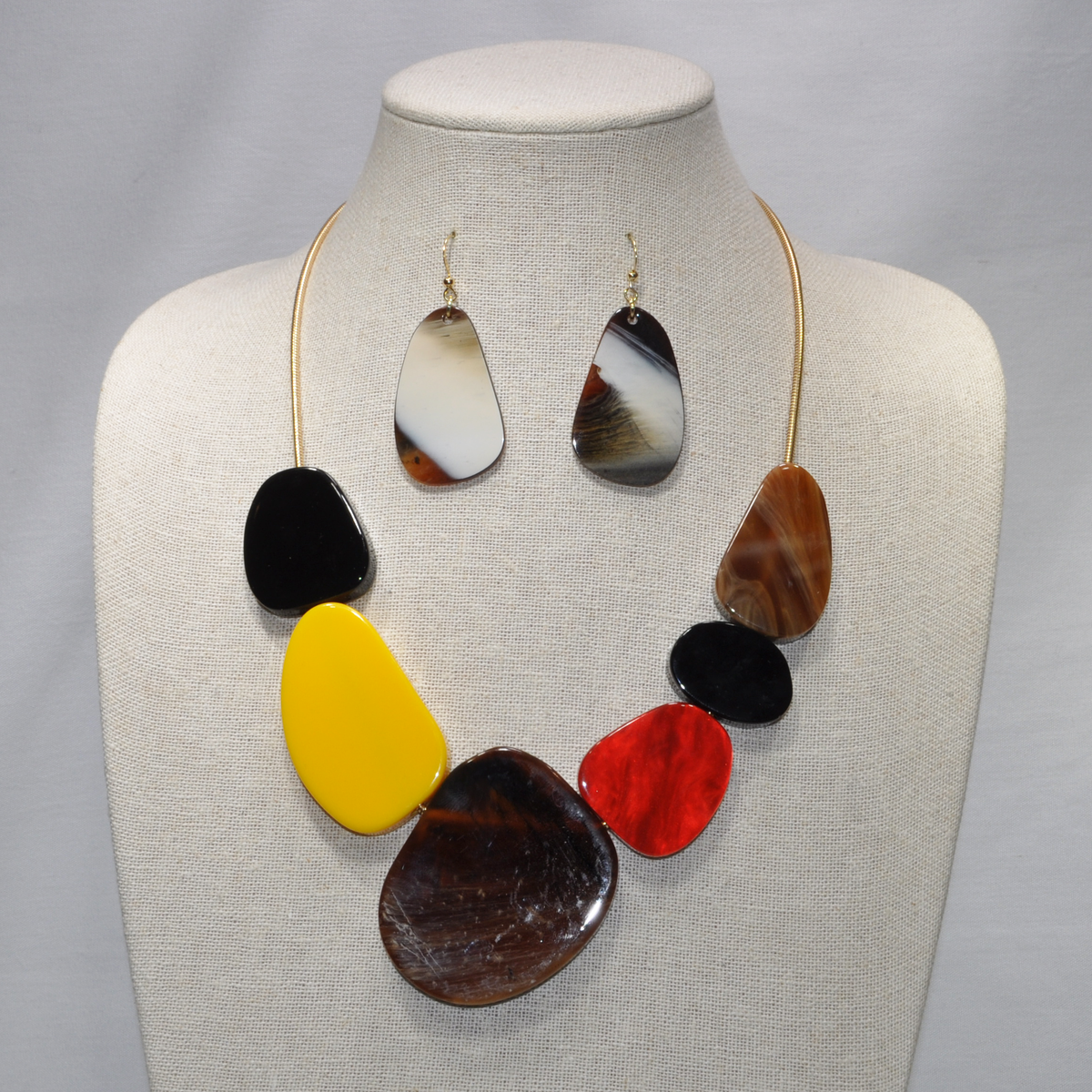 Short Snake Chain Lucite/Acryllic Bib Style Necklace Set