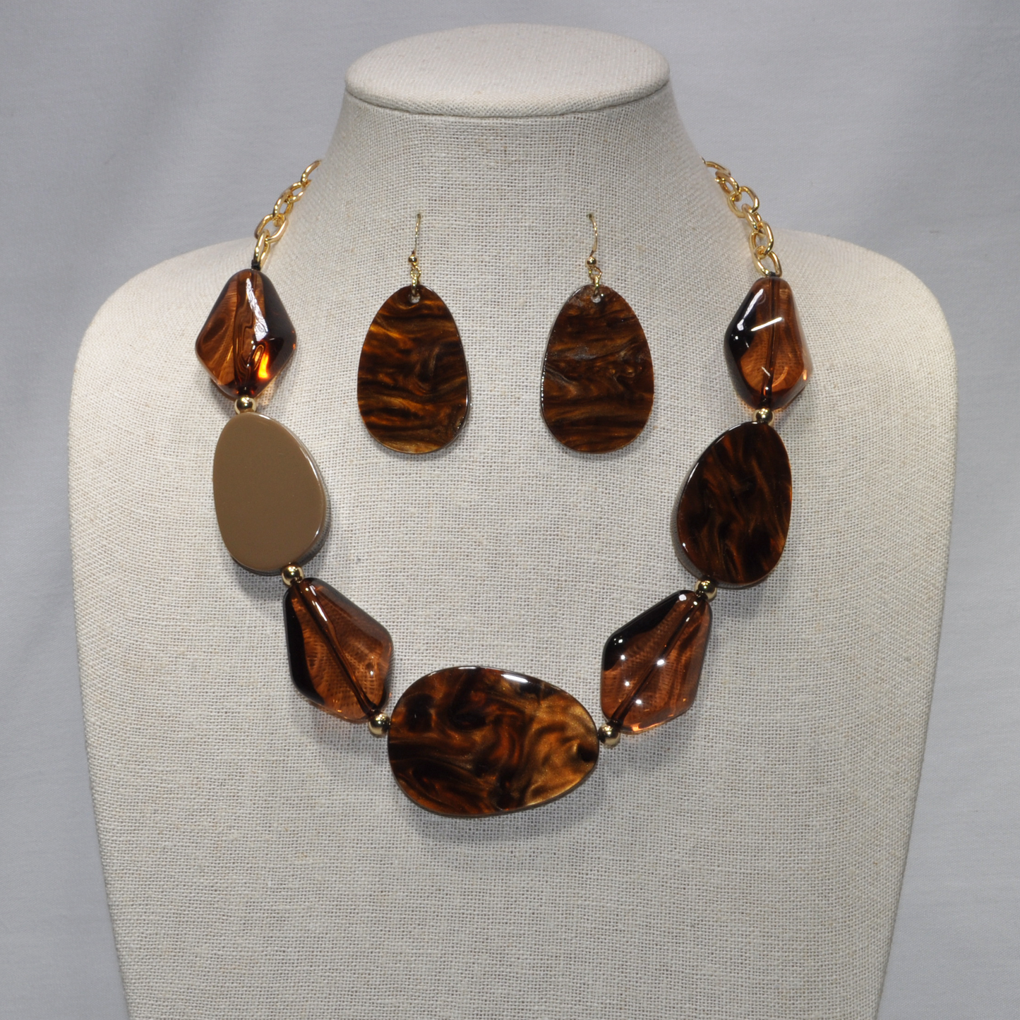 Short Chunky Lucite Flat Bib Style Necklace Set
