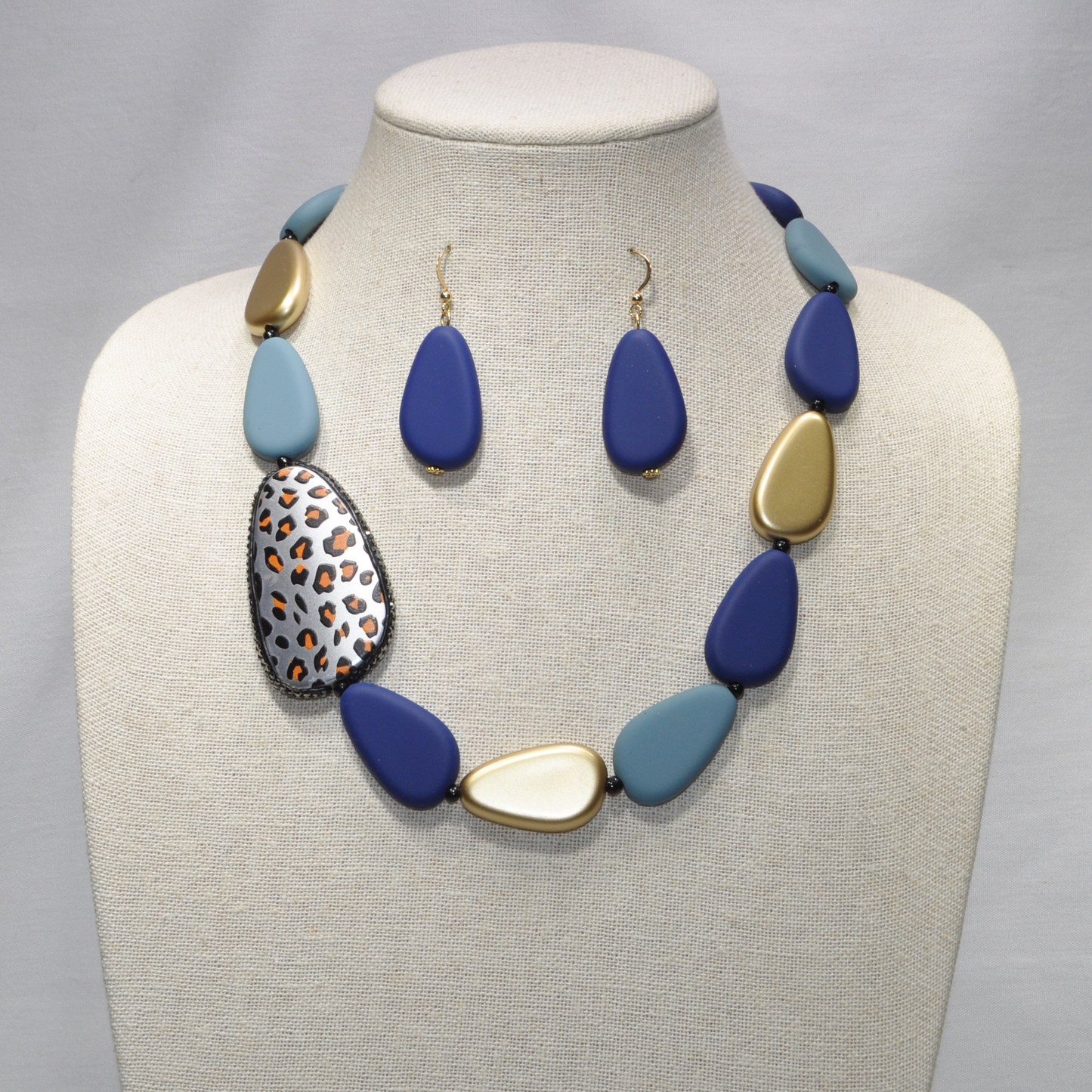 Flat Rubber Coated nuggets Necklace Set