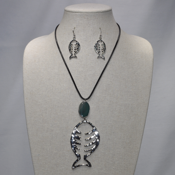 Long Vinyl Cord with Cut-Out Fish Bone