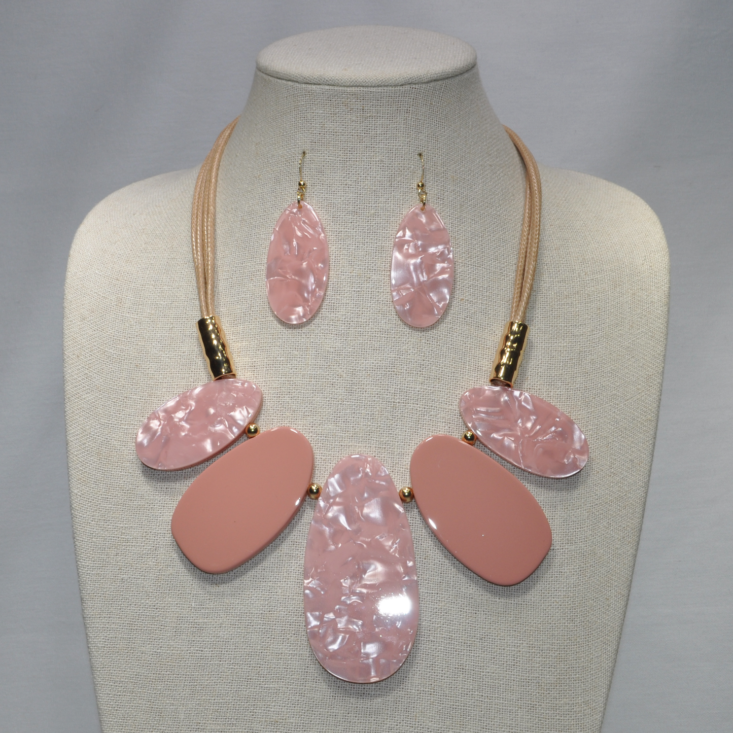 Marble Lucite/Acrylic Oval Bib Style Necklaace Set