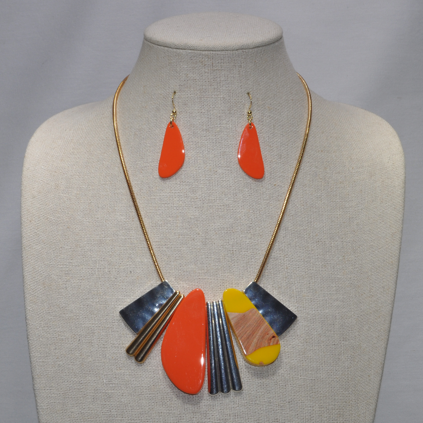 Lucite/Acrylic and Metal Spike Necklace Set