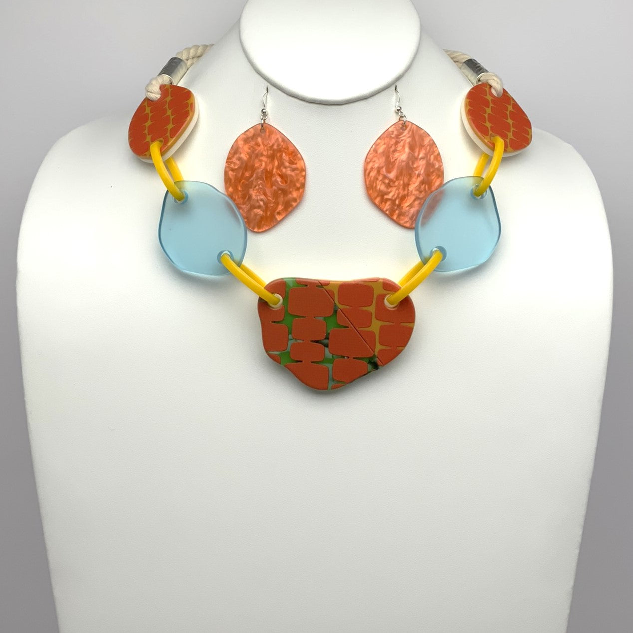 Lucite Link Necklace Set