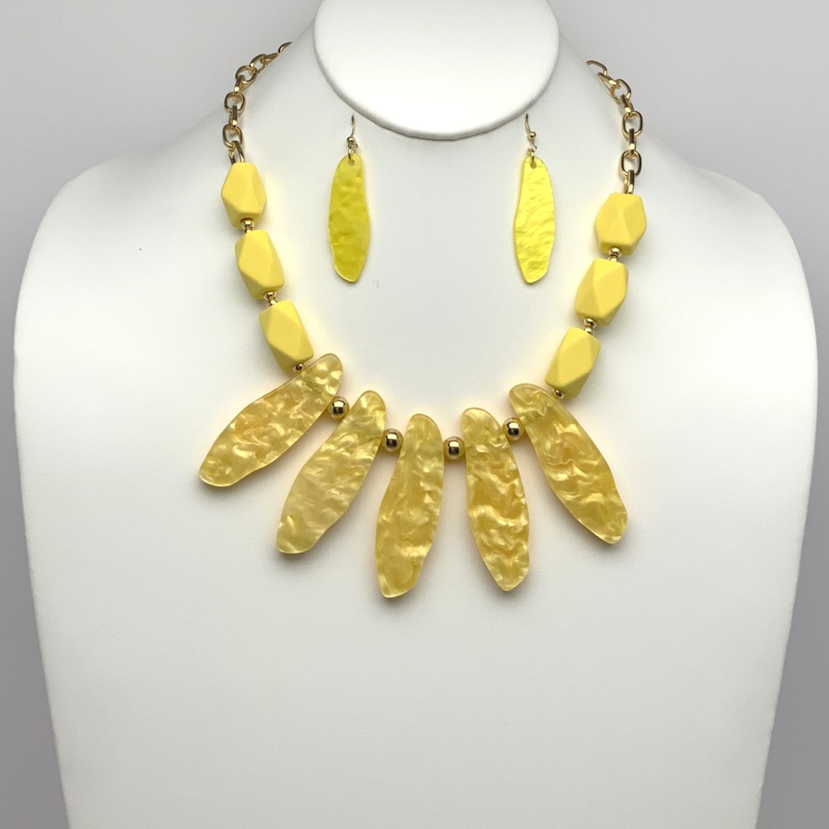 Lucite and Chain Necklace Set