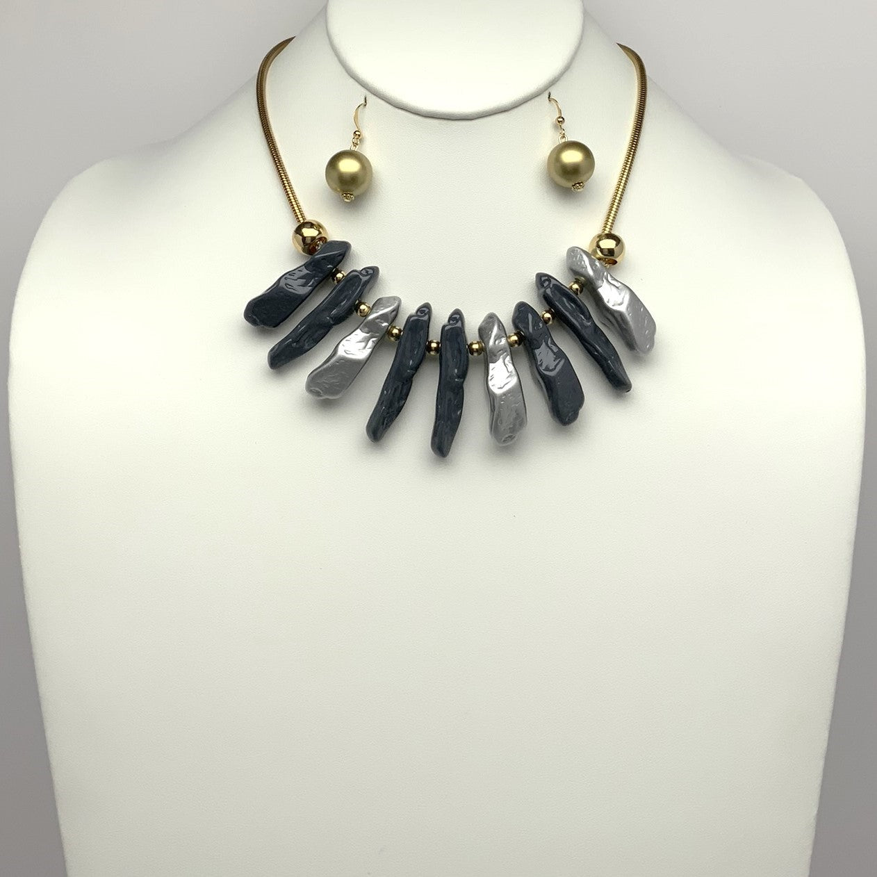 Stone Lucite Necklace Set