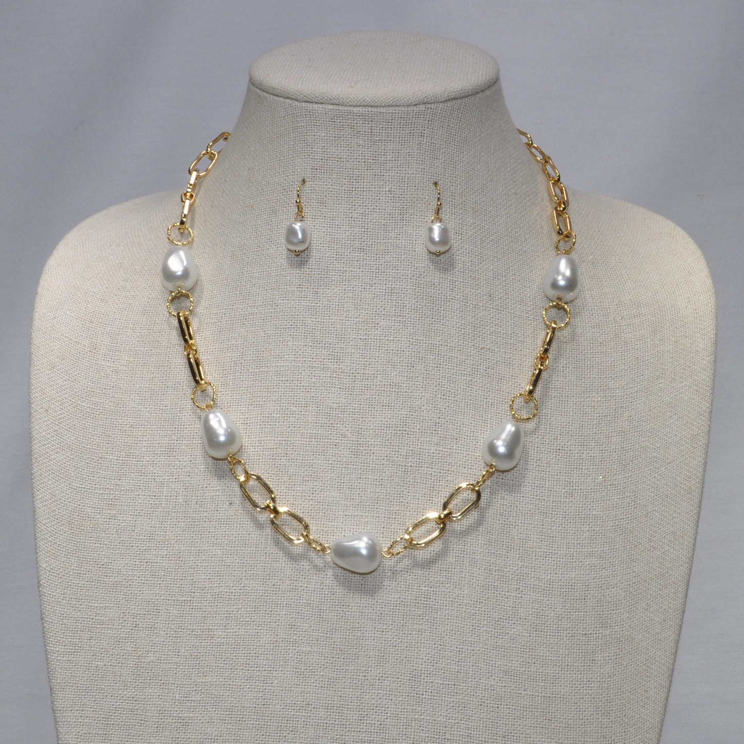 Pearl and Chain Link Necklace Set