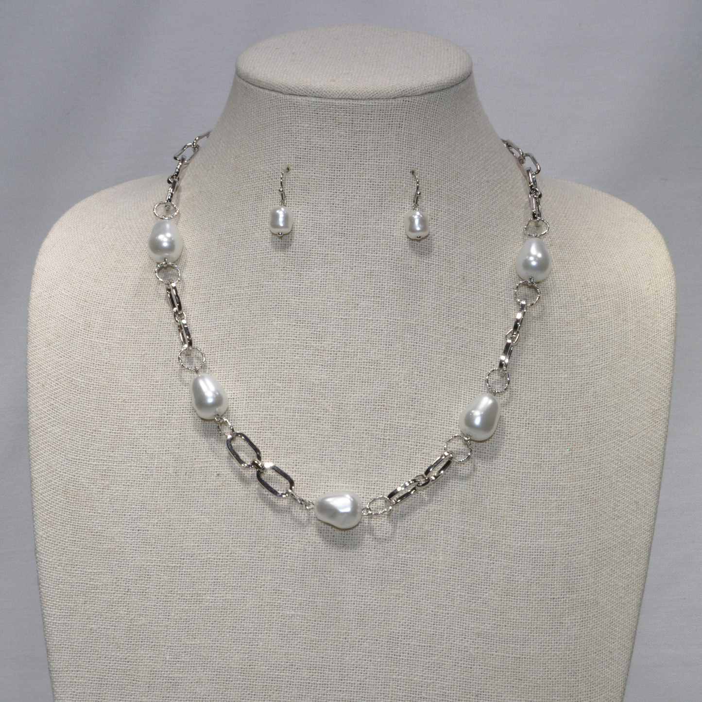 Pearl and Chain Link Necklace Set