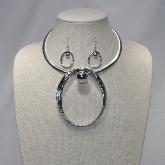 Hammered Metal Choker with Oval Pendant with Ball Center Set
