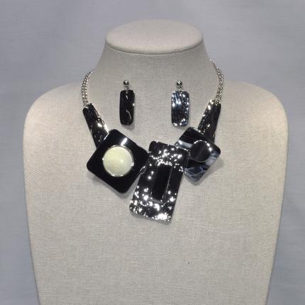 Lucite and Metal Shapes Necklace Set