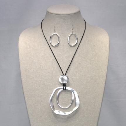 Glossy Brushed Metal Necklace Set