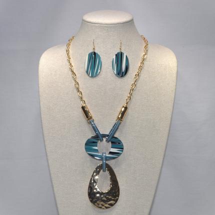 Chain and Lucite Necklace Set