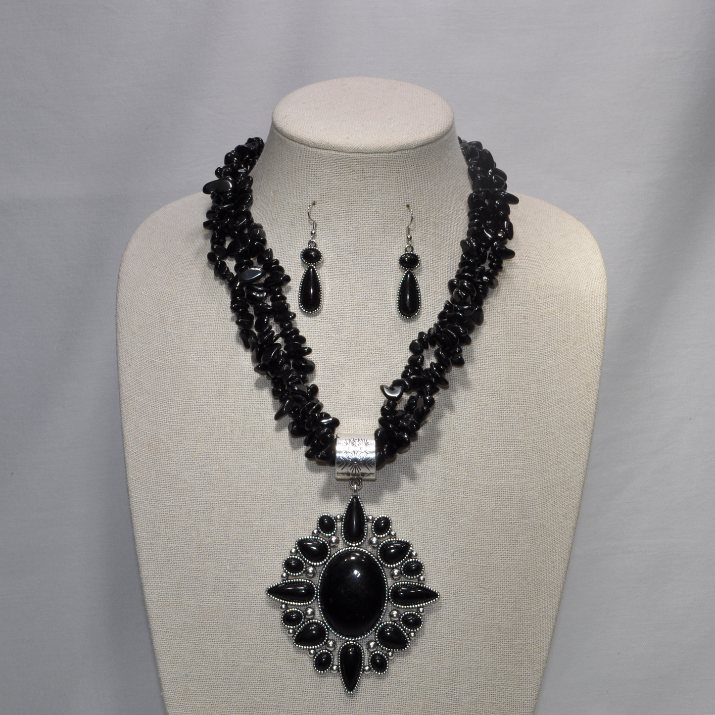 Stones Drop Necklace Set