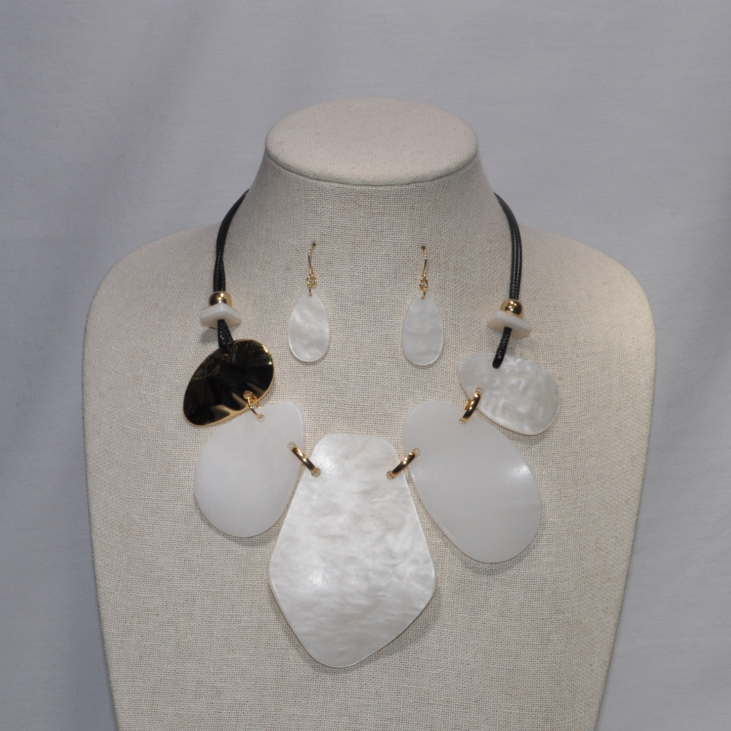 Wavy Lucite Necklace Set