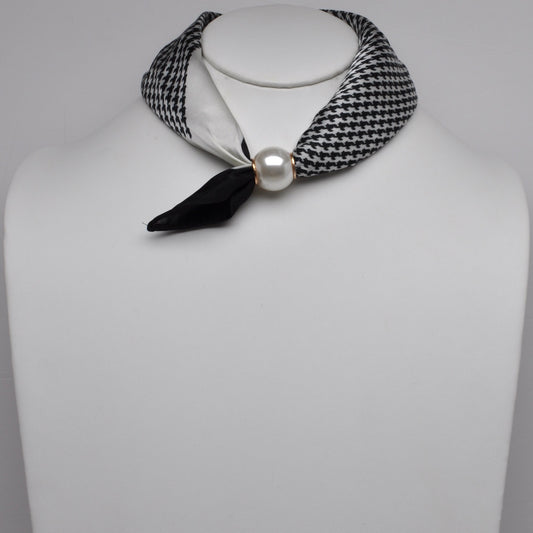 Houndstooth Pattern Pearl Magnetic Scarf